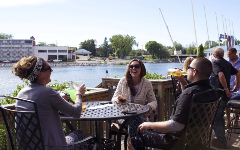 Dining on the beaches in Kenosha beaches in Kenosha, beach in Kenosha WI, Kenosha beaches