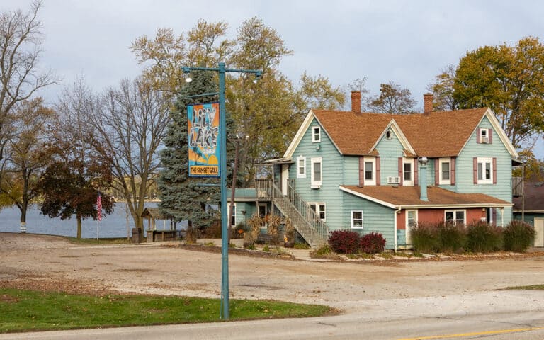 Find a Place to Stay in Kenosha Find a Place to Stay in Kenosha, Kenosha Places to Stay, Find a Hotel in Kenosha, Lily Lake Resort Hotel